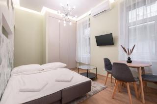 Kl31 - Central Residence - Klauzál Square by BQA - 7