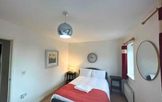 Addlestone Modern 4 Bedroom Townhouse - 5