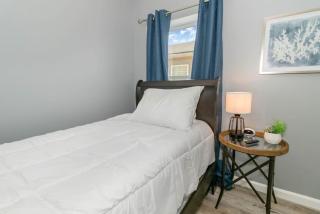 New renovated single-family home built in 1999 - Middletown - 2