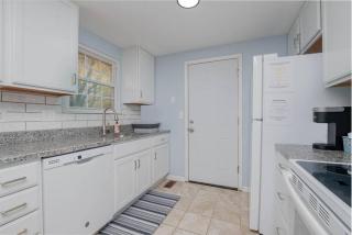 Inviting home with private fenced yard for pets - Mason - 3