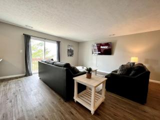 TWO Bedroom Remodeled Middletown w Private Laundry - Middletown - 7