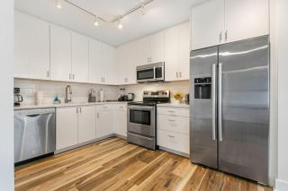 Downtown Delight 4BR 2BATH Luxury Condo - New Orleans - 7