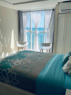 Large Luxurious Beach Front at Bayfront Villa - Portmore - 3