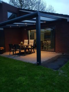 Luxe zomerwoning met omheinde tuin voor hond en kinderen - Dirkshorn - 3