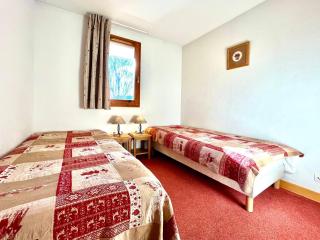 Appartement 3 pièces avec piscine et parking au centre du village - FR-1-505-198 - Notre-Dame-de-Bellecombe - 2