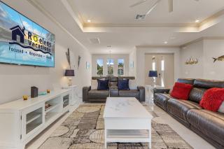 Minutes to the River!, Dock and Pool - Villa Gold Coast - Roelens Vacations - Cape Coral - 4