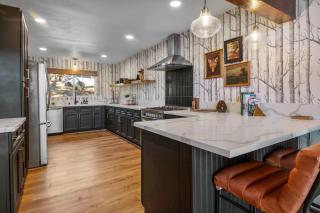 Ski View Chalet - Prepare to be awestruck with the breathtaking and massive mountain views! - 7