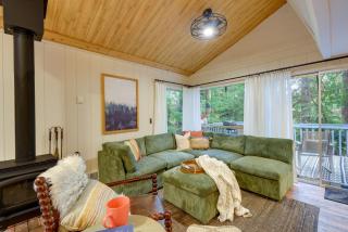 Harstine Island Cabin with Fire Pit Walk to Beach! - Lakebay - 8