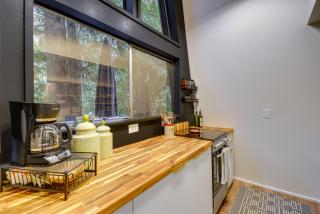 Harstine Island Cabin with Fire Pit Walk to Beach! - Lakebay - 1