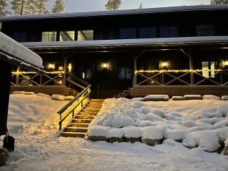 Porthos Ski-in Lodge with private hot tub and sauna in Lapland - 8