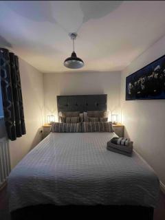 Contemporary Seaside Apartment - Bangor - 3