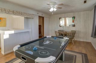 7 Mi to Munsinger Gardens Sartell Home with Deck - 2