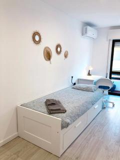 Casa Oliveira - Sunny 2-Bed Retreat Steps from the Beach - Armação de Pêra - 5