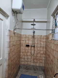 Well Furnished and Airconditioned Rooms in Nakasero, Kampala By BoB - Kampala - 3