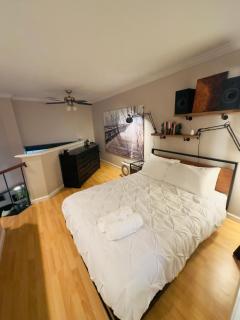 HiFi Sound & Comfort - Uptown Dallas / 2-story loft - Dallas - 6