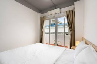 Glass-Walled Design Condo in D1 - Ho Chi Minh - 9