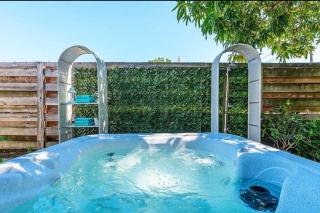King Bed, Long-Term - Tropical Oasis! - 9