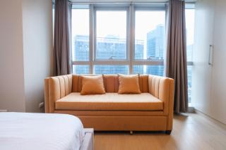 Spacious 2BR Apartment in BGC with Workspace & Washer - Manila - 2