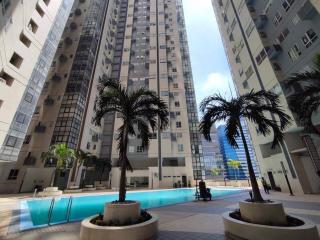 L1 Twin Bed Staycation in Bonifacio Global City - Manila - 2