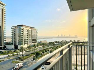 Luxury Dubai Creek Balcony & View - 9