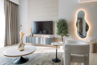 Luxury Dubai Creek Balcony & View - Dubai - 5