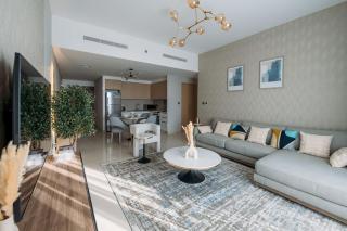 Luxury Dubai Creek Balcony & View - Dubai - 1