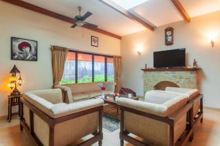 StayVista's Villa Verona - Enjoy a heated pool and snooker table for an unforgettable stay - Lonavala - 1