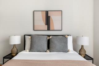 Fidi 1br w doorman wd nr south st seaport NYC-1306 - New York - 2