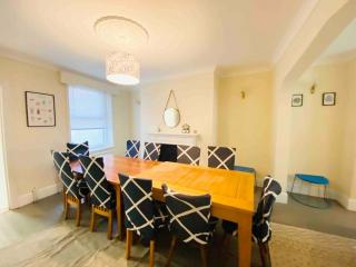 7 Bedroom House in Town Centre near Beach - Sleeps 13 - Newport Beach - 8