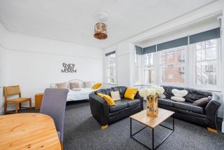 Bright & Spacious 2BR - City Centre Nr the BEACH & High St by Everhome Ltd - Southend-on-Sea - 0