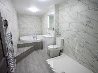 Penthouse 3 Bed, Large HotTub Long stay Discount - 4
