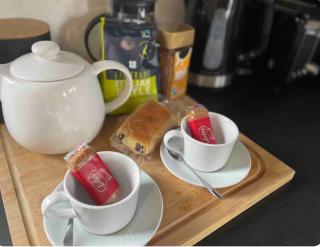 1 bedroom 1 bed cabin retreat with hot tub in Hambrook close to Bristol city centre, MOD, AXA, UWE - 1