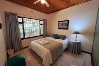 Lovely 3 Bedroom house near the beach. - Port Edward - 4