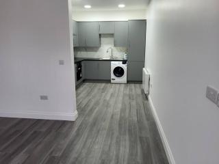 NEW 1 BED FLAT IN DARTFORD AIRPORT PICK,DROP AVAILABLE- 40 Mins into London -FIBRE BROADBAND-10 MINS WALK TO CITY CENTRE - Kent - 2