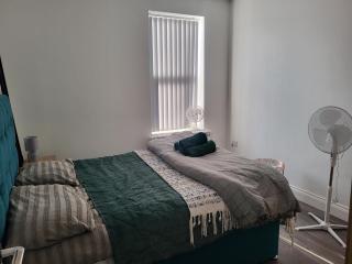 NEW 1 BED FLAT IN DARTFORD AIRPORT PICK,DROP AVAILABLE- 40 Mins into London -FIBRE BROADBAND-10 MINS WALK TO CITY CENTRE - Kent - 1