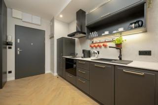 Black and Beige Apartment with Balcony and Parking in Wrocław by Noclegi Renters - Wrocław - 8