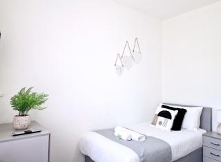 Burnley Terraced House by BEVOLVE - Free Parking 3 - 2