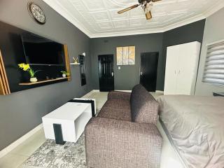 6 the Curve Unit 19 - 2