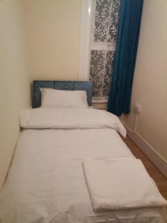Double Room near London Seven Kings Train Station - Seven Kings - 1