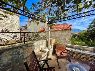 Old town house with private garden - Budua - 7