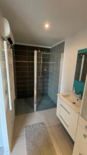 Grand studio dans villa avec garage - 2