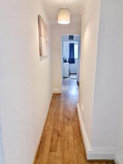 2 Bed Spacious Apartment, Sleeps 5, Free Wifi, Free Parking, Amenities Nearby, Good Transport Links Nearby, Contractors and Holidays - Harlow - 8