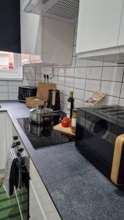 Cosy 2 Bedroom Apartment - 8