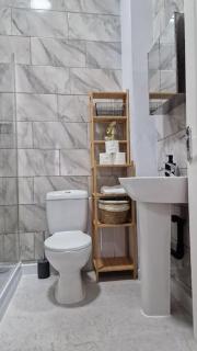Cosy 2 Bedroom Apartment - Birmingham - 5
