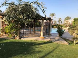 Ground floor villa with private garden, parking and shared swimming pool - Al ‘Ajūzah - 4