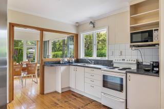 Kohekohe Garden Cottage - Waikanae Holiday Home - Waikanae - 3