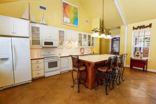 Luxury Golf Course Private Retreat with Heated Swimming Pool - Horseshoe Bay - 2