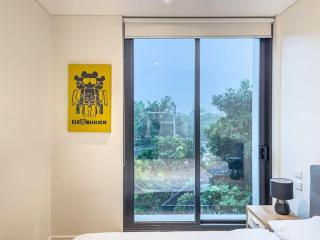 Next to Station Family & Friend Free Parking - Sydney - 8