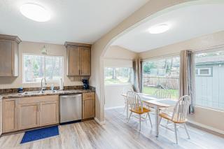 Little Wygant Road Retreat - Coos Bay - 3
