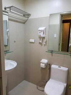 Studio unit at The Breeze Residence - Manila - 4